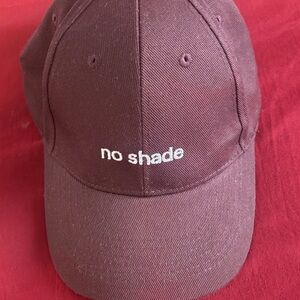 'no shade' Embroidered Baseball Cap - Maroon